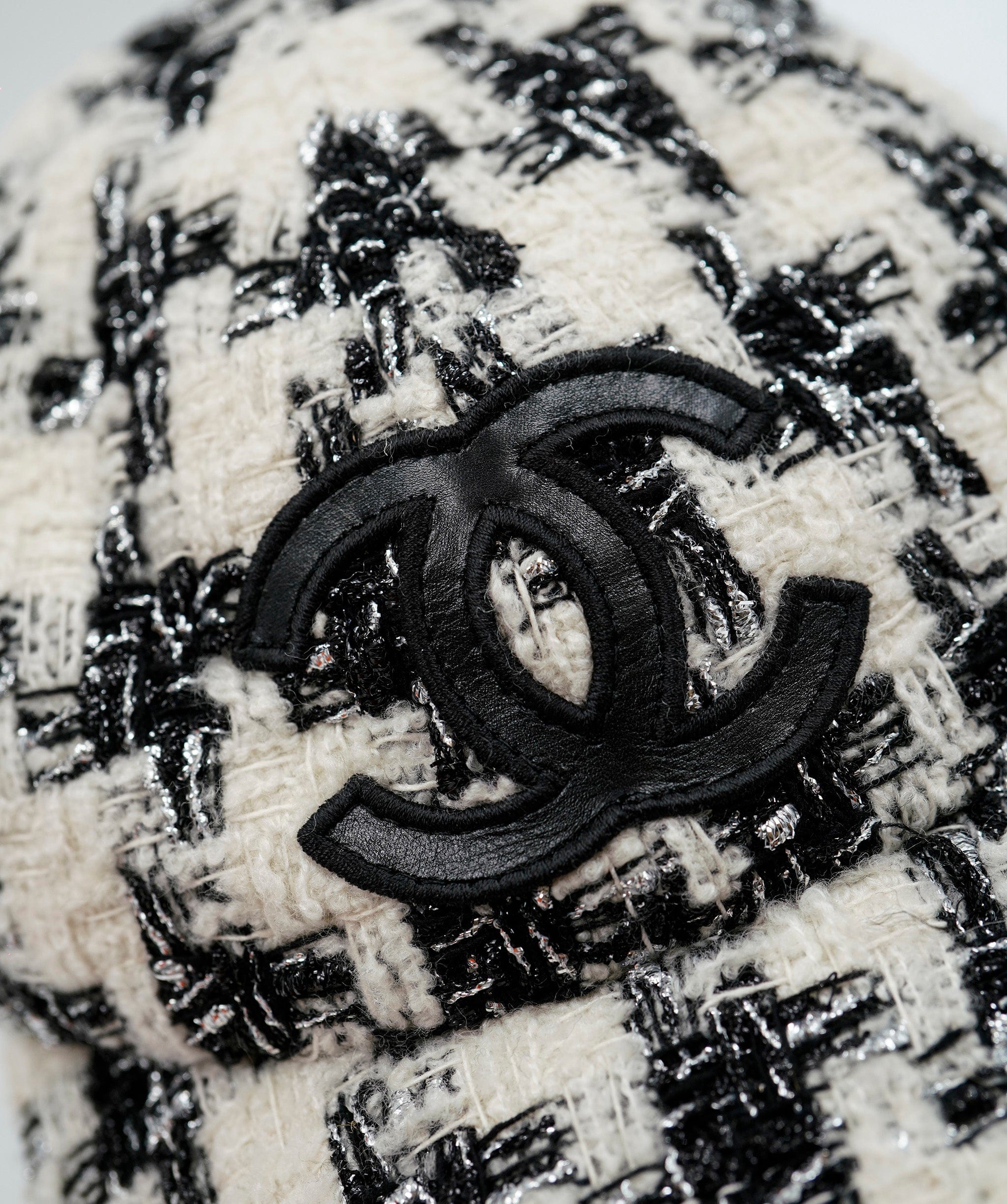 Chanel Chanel B/W tweed cap with CC logo, Size S, full set - AEC1066