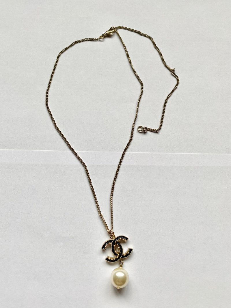 Chanel CC Logo Pearl & Enamel Flower Long Pearl Necklace in Gilt