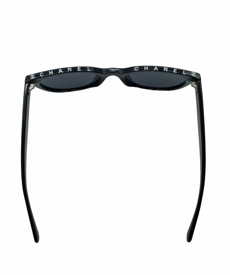Vintage CHANEL white round frame mod sunglasses with black CHANEL PARIS  print.