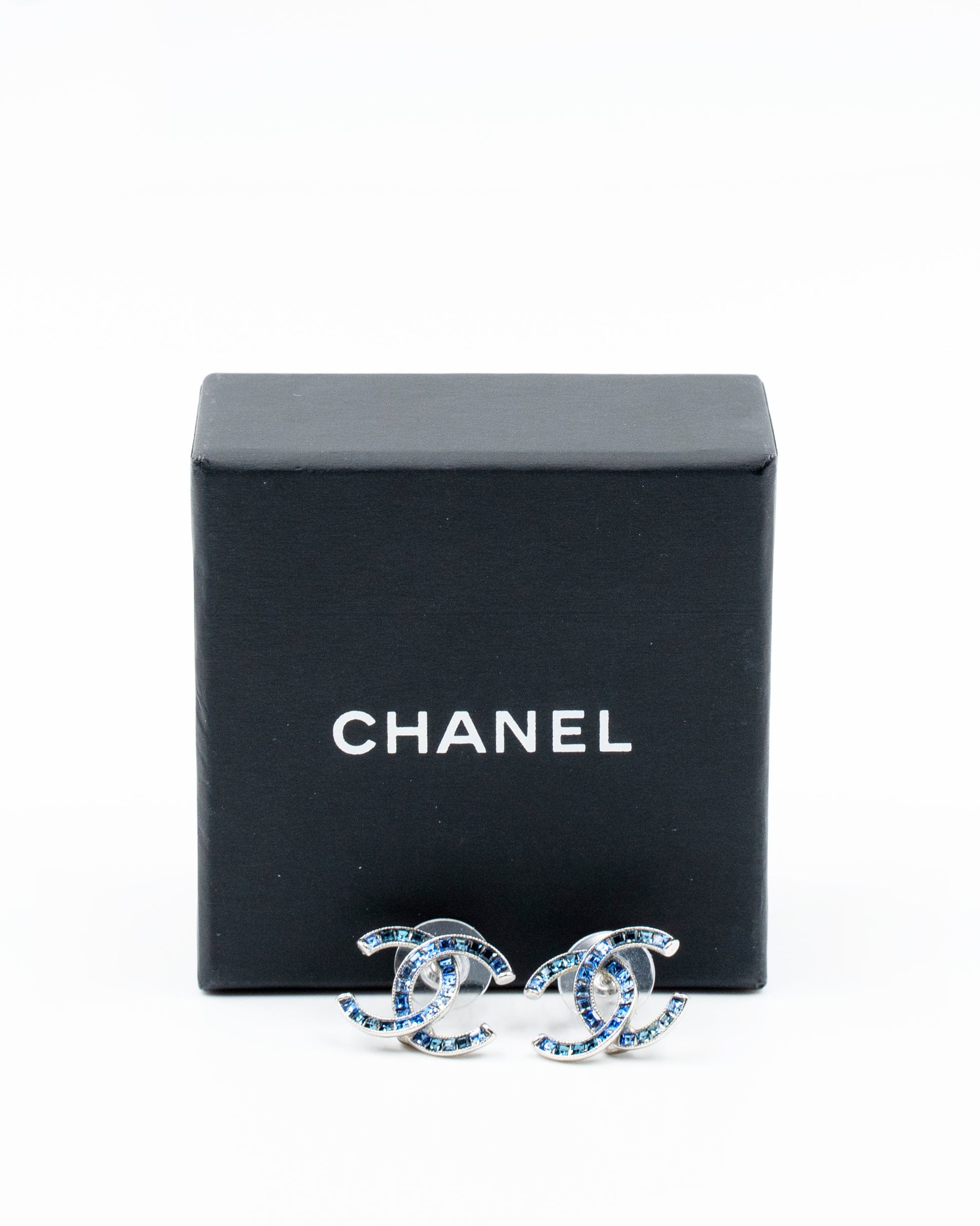 Pre-owned Chanel Blue Crystal CC Logo Stud Earrings (17.570 RUB