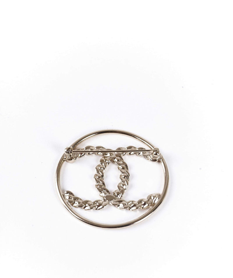 Chanel Chanel brooch Diamantés in circle