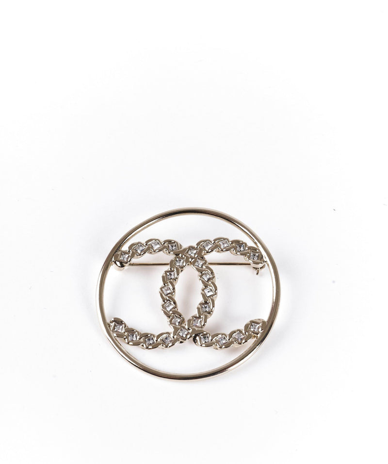 Chanel Chanel brooch Diamantés in circle