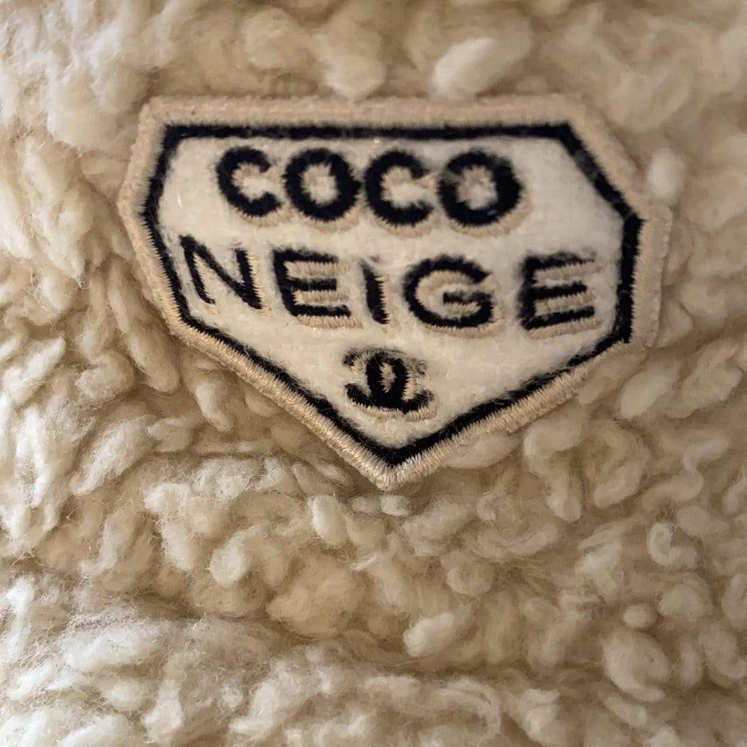 Chanel Chanel cap white bouclé coco neige ASC1083