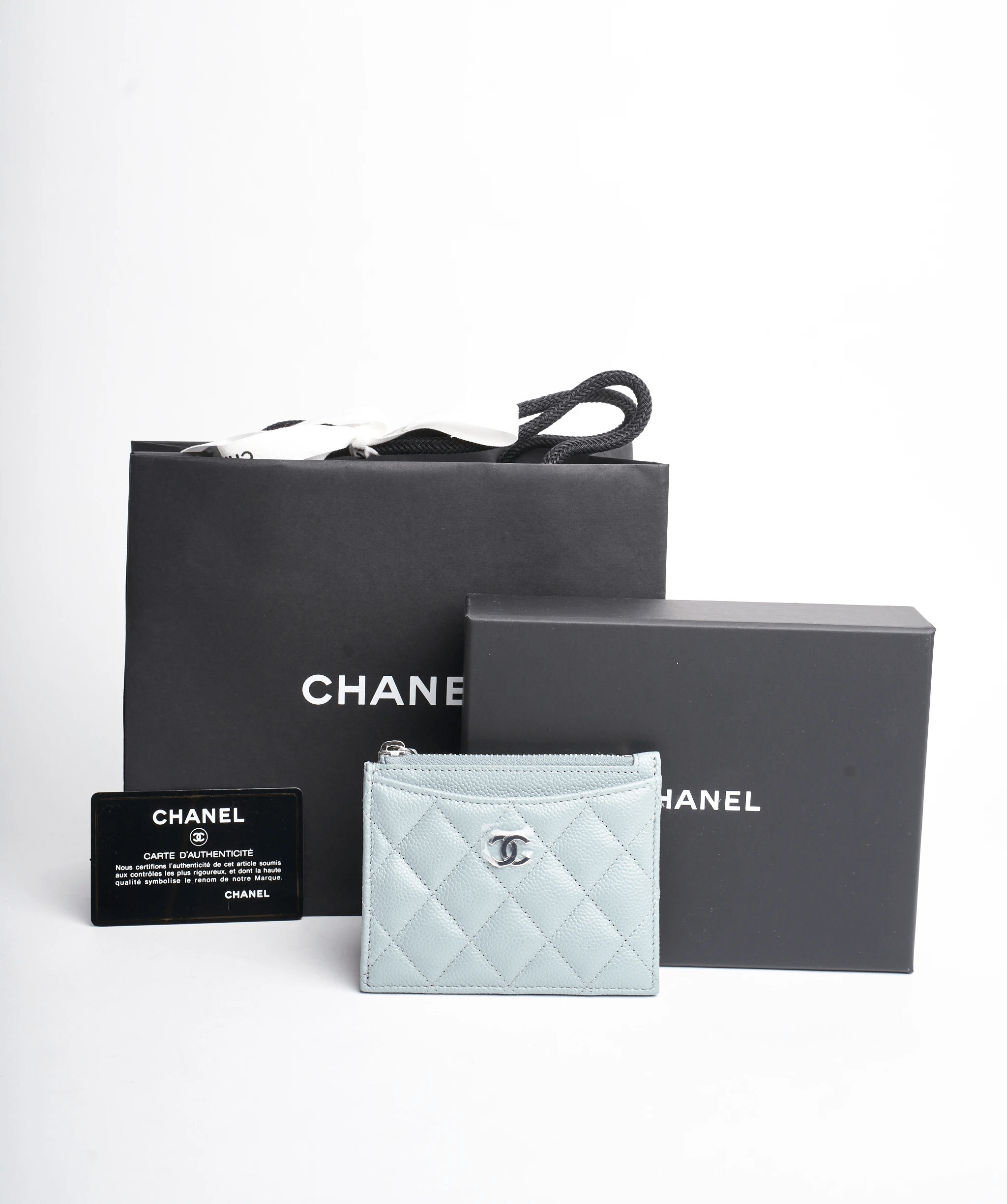 Chanel Chanel caviar quilted card holder in blue