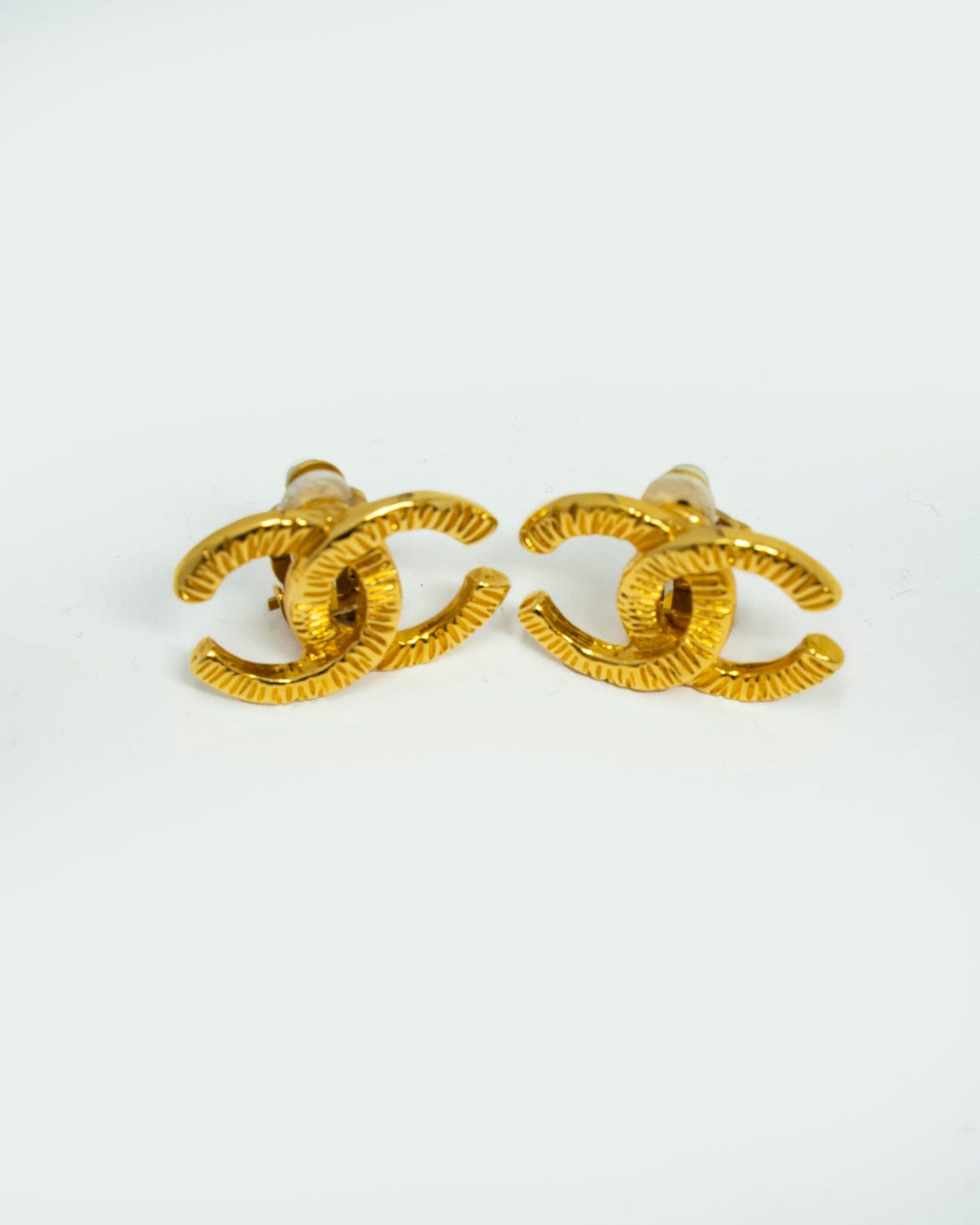 Chanel Chanel CC 24kt gilded earrings - ADL1970