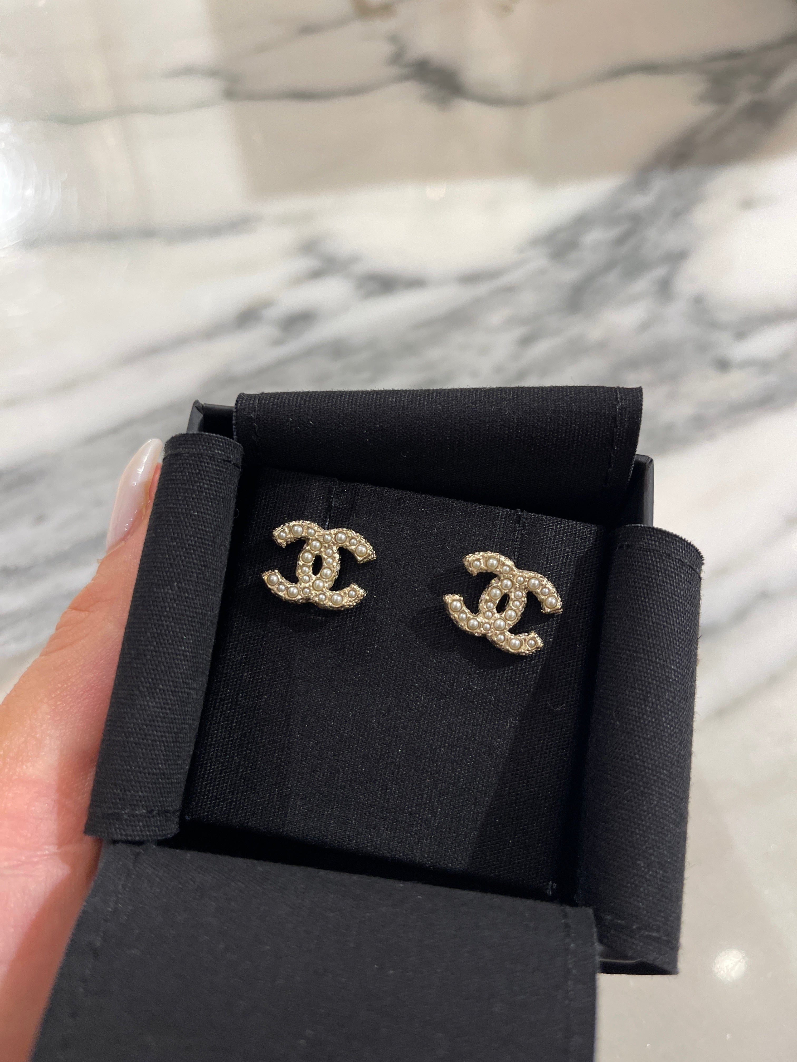 Chanel CC champagne gold faux pearl stud earrings AJL0062