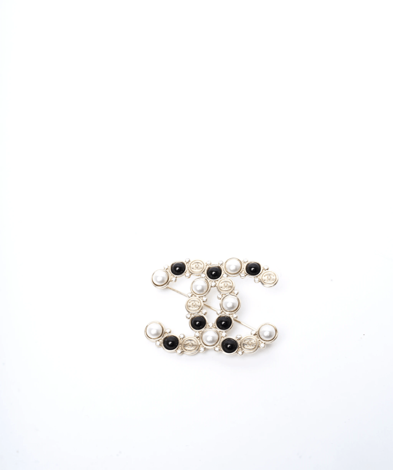 Chanel Chanel CC logo, pearl and black brooch