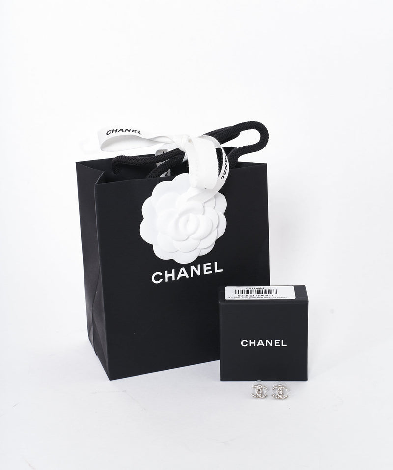 Chanel Chanel CC logo with small pearl and crystal