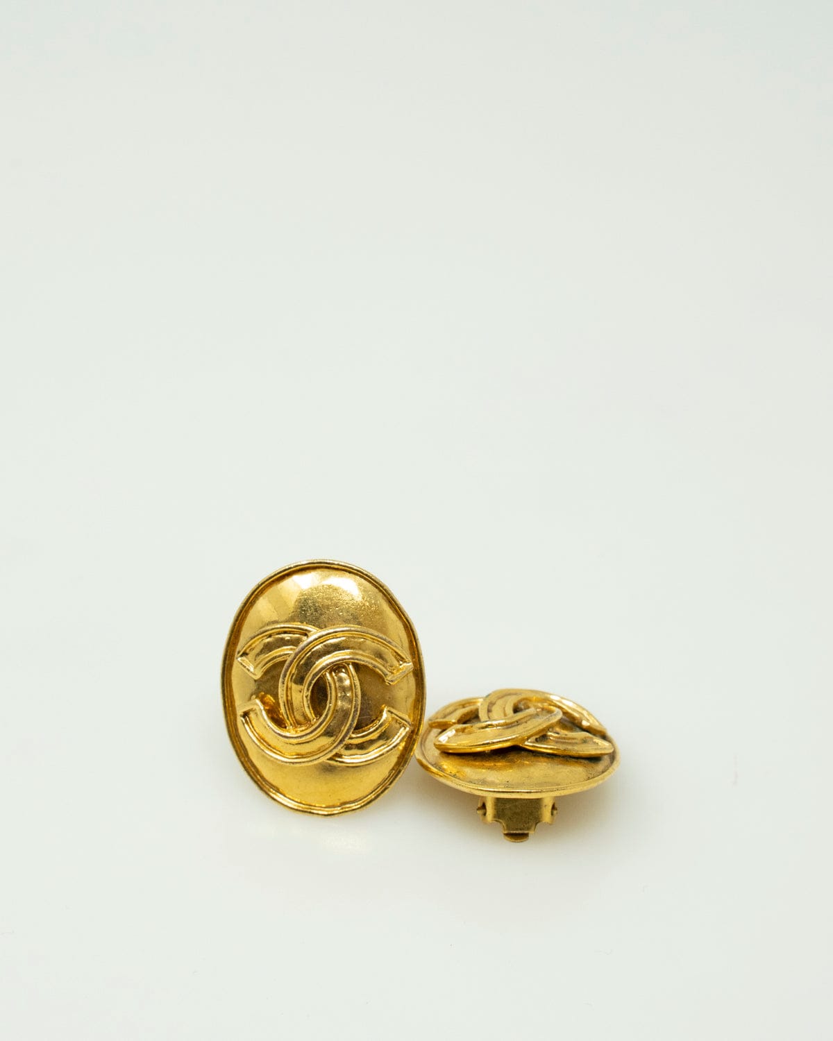 Chanel Chanel CC oval gold earrings ASL2348