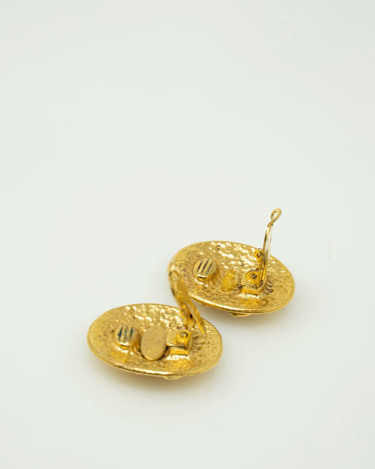 Chanel Chanel CC oval gold earrings ASL2348