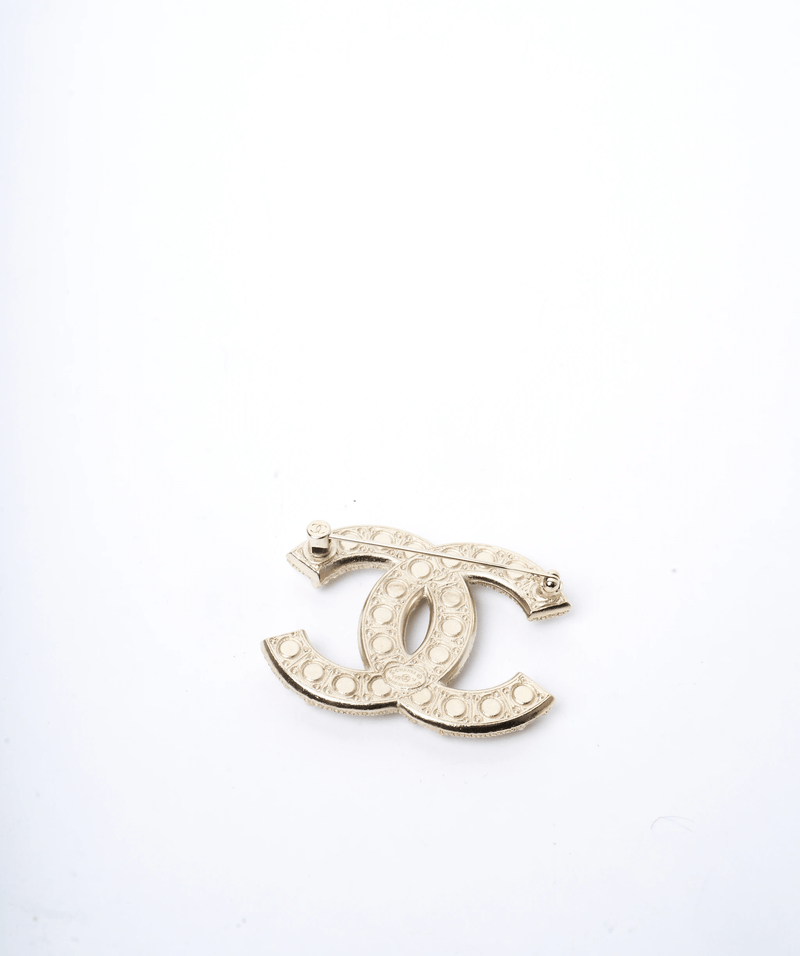 Chanel Chanel CC pearl and gold encrusted brooch