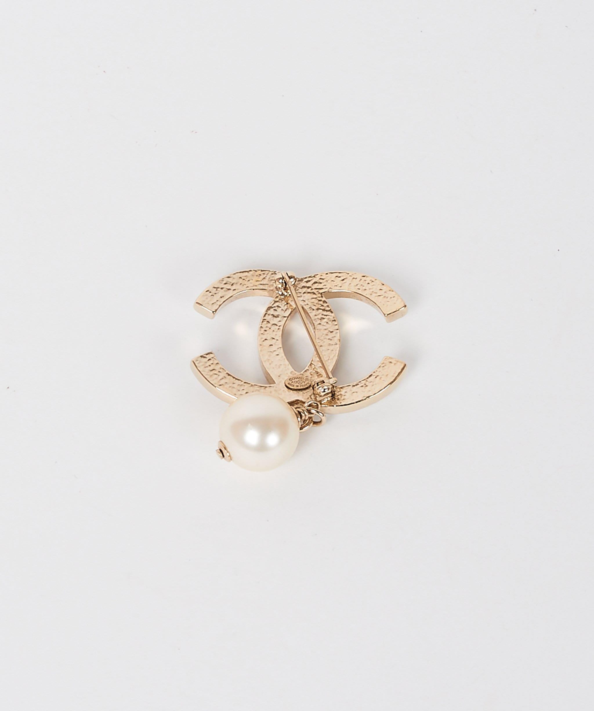 Chanel Chanel CC Pearl Brooch Gold