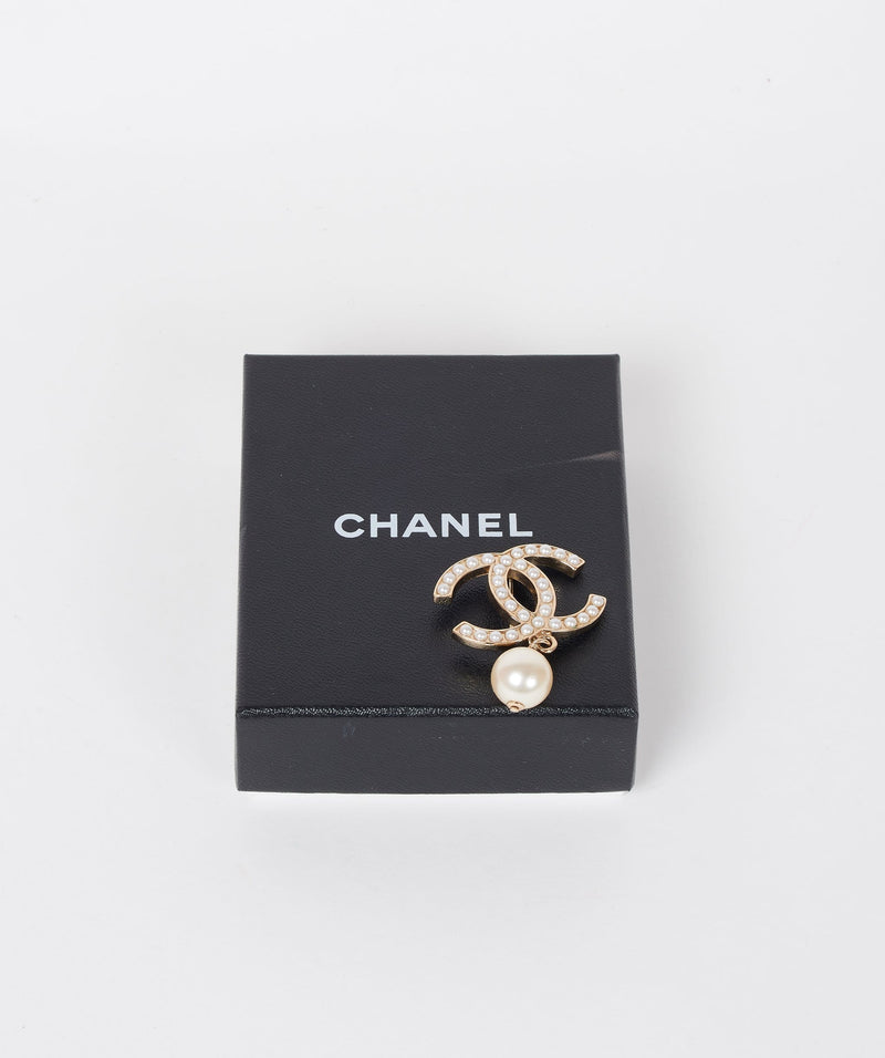 Chanel Chanel CC Pearl Brooch Gold