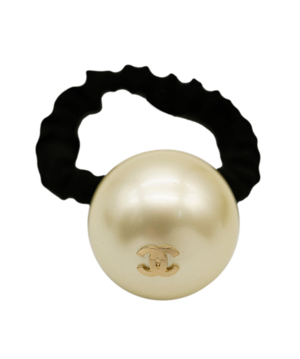 Pearl hair accessory Chanel White in Pearl - 26150168
