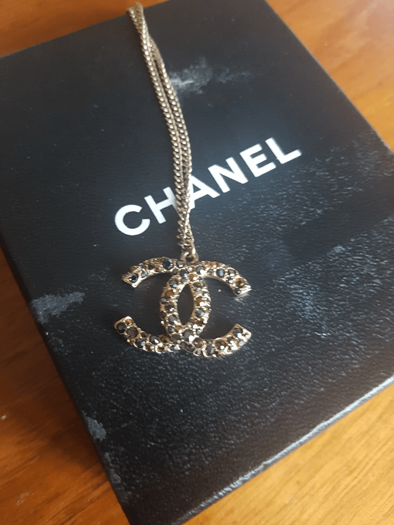 Chanel rhinestone necklace deals