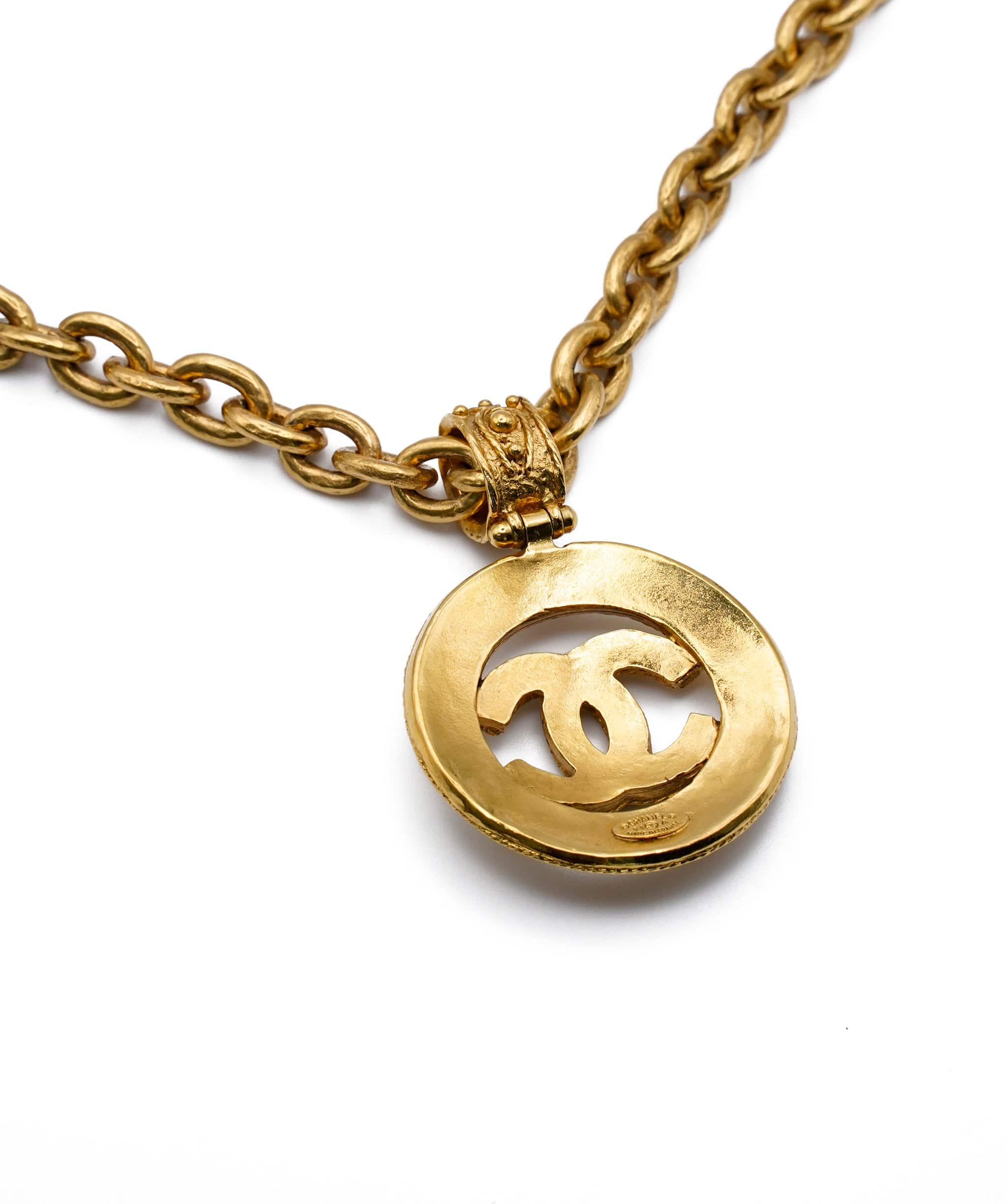 Chanel chanel CC round gold pendant AWL4506