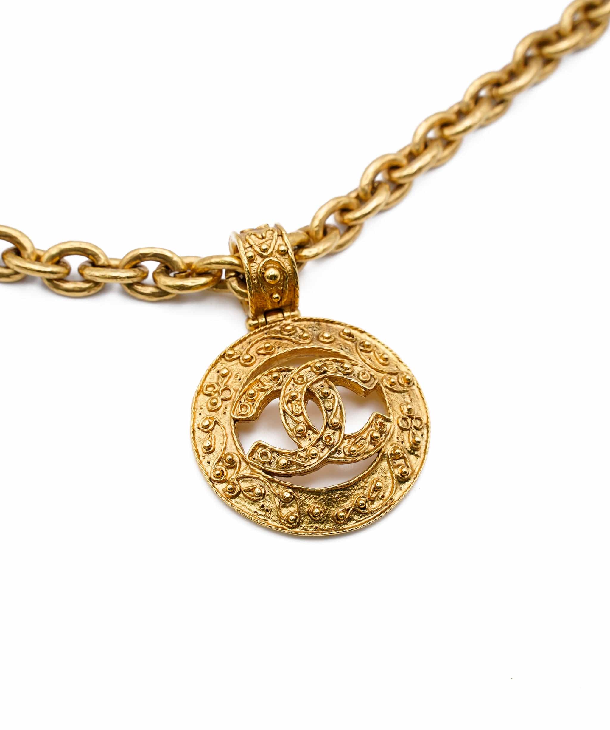 Chanel chanel CC round gold pendant AWL4506