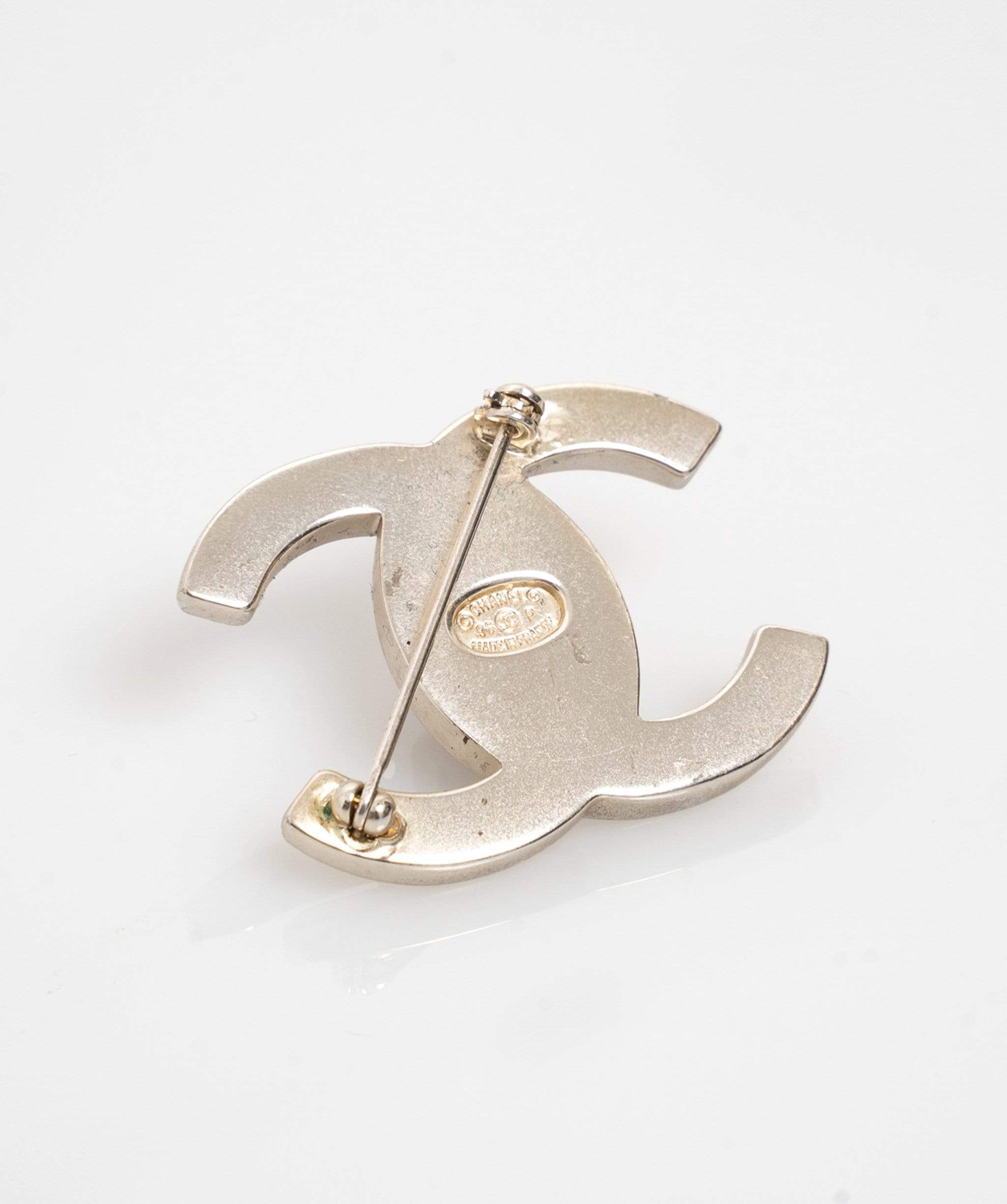 Chanel Chanel CC Silver Turnstile Brooch - AWL1435