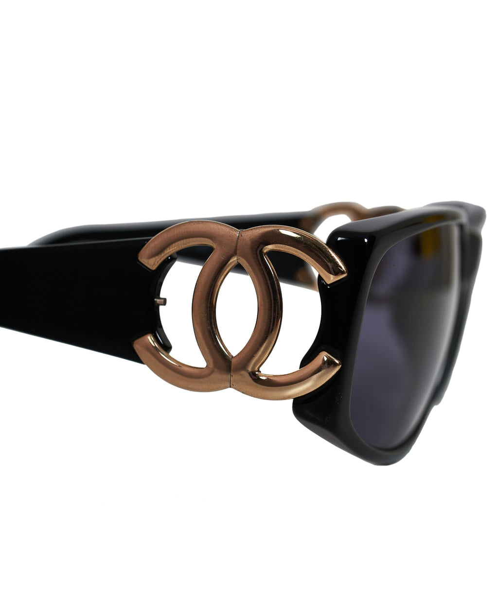 Chanel CC White Visor Sunglasses - AGL1597 – LuxuryPromise