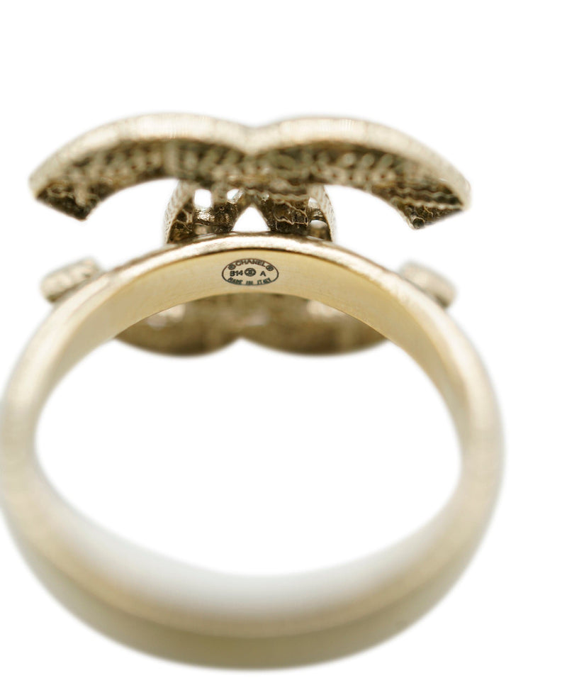 Chanel Champagne gold ring with cutout 'tweed' effect detail - AWL4188