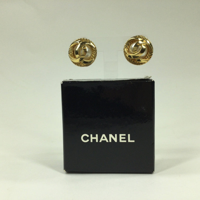 Coco chanel clearance pearl earrings