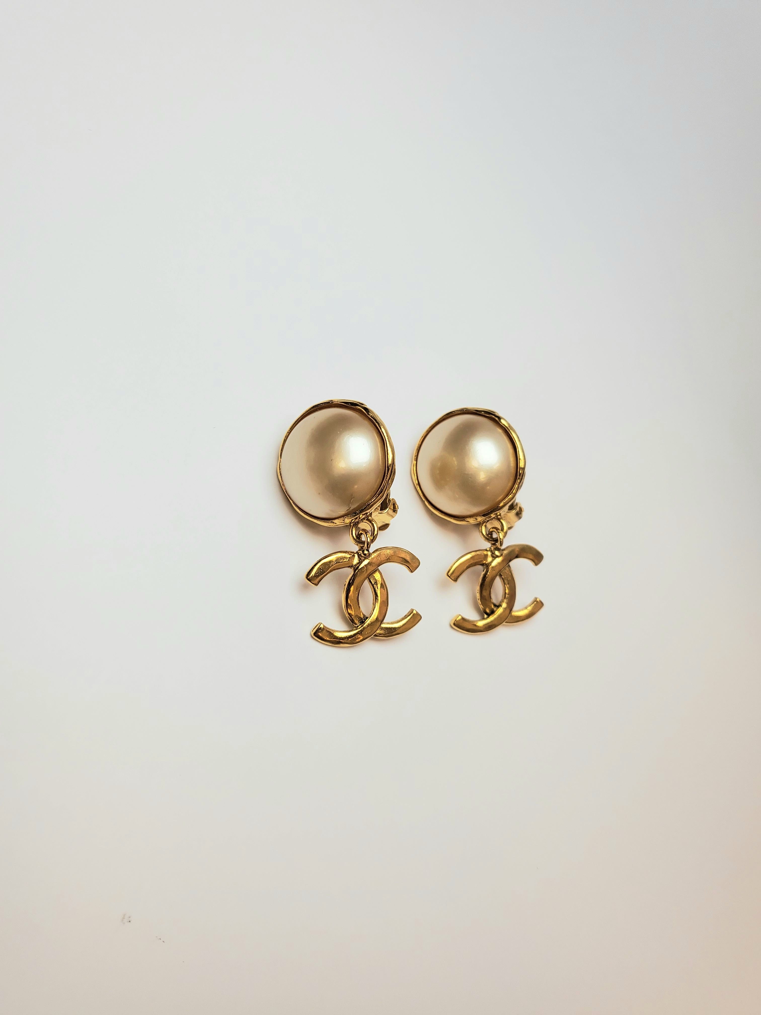 Chanel Hammered Pearl Earrings - Vintage Lux