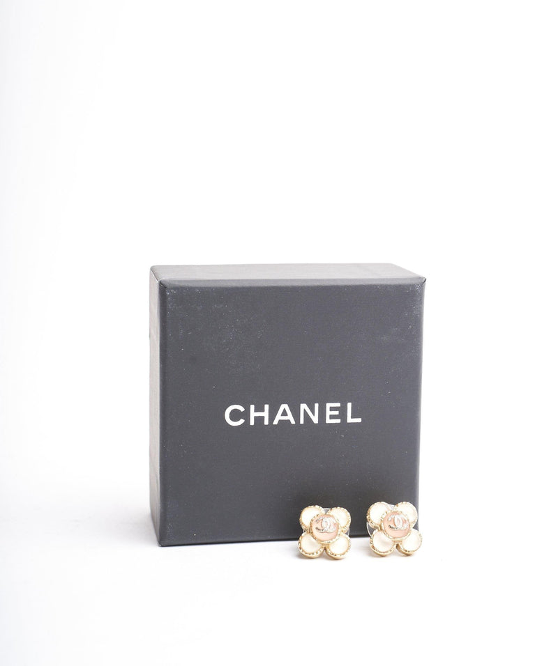 Chanel Chanel flower stud earrings