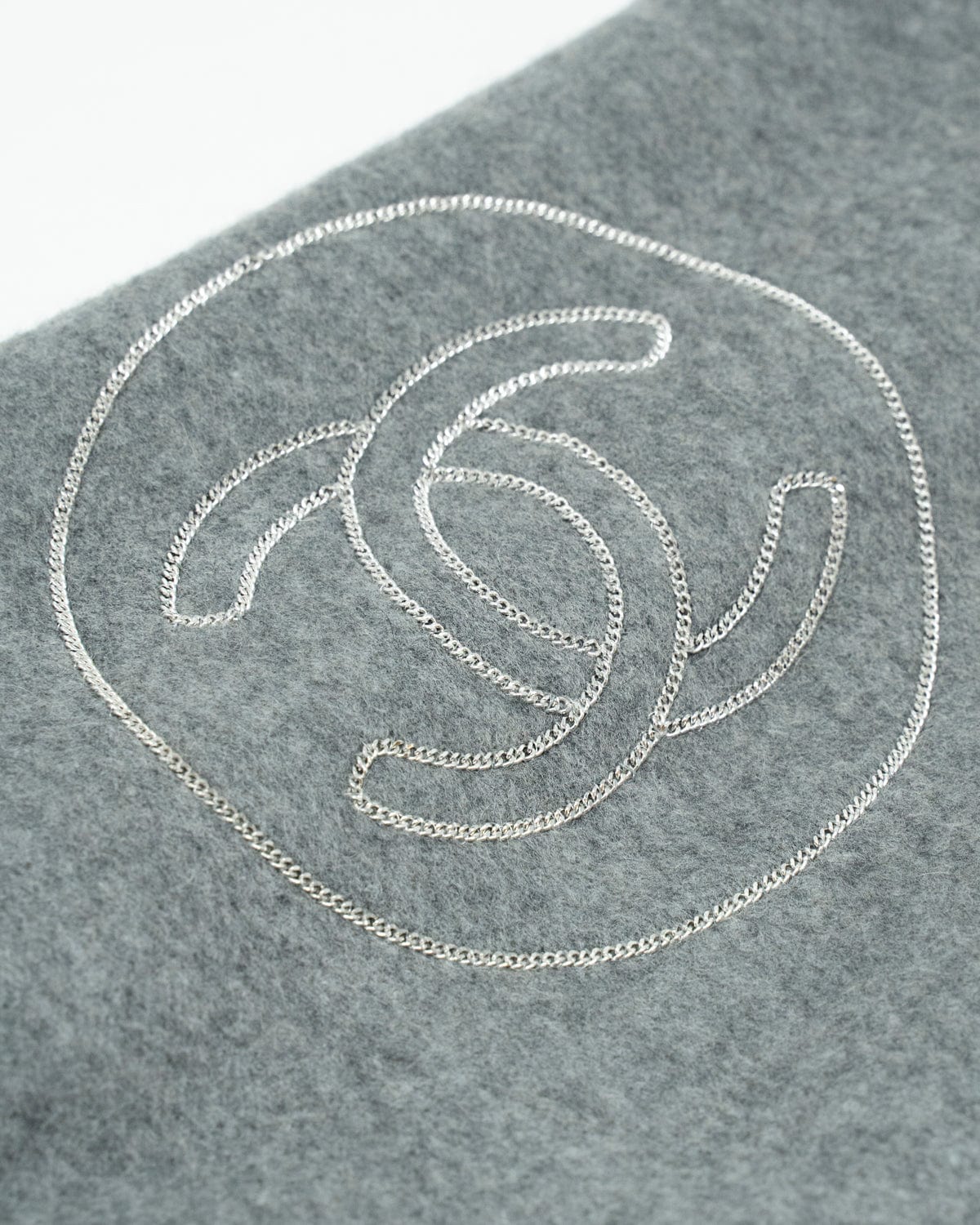 Chanel Chanel Grey Cashmere CC Chain Detail Scarf - AGL1866