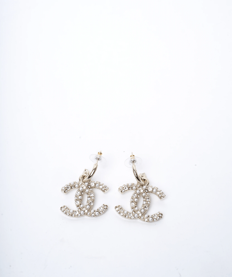 Chanel pearl 2025 hoop earrings