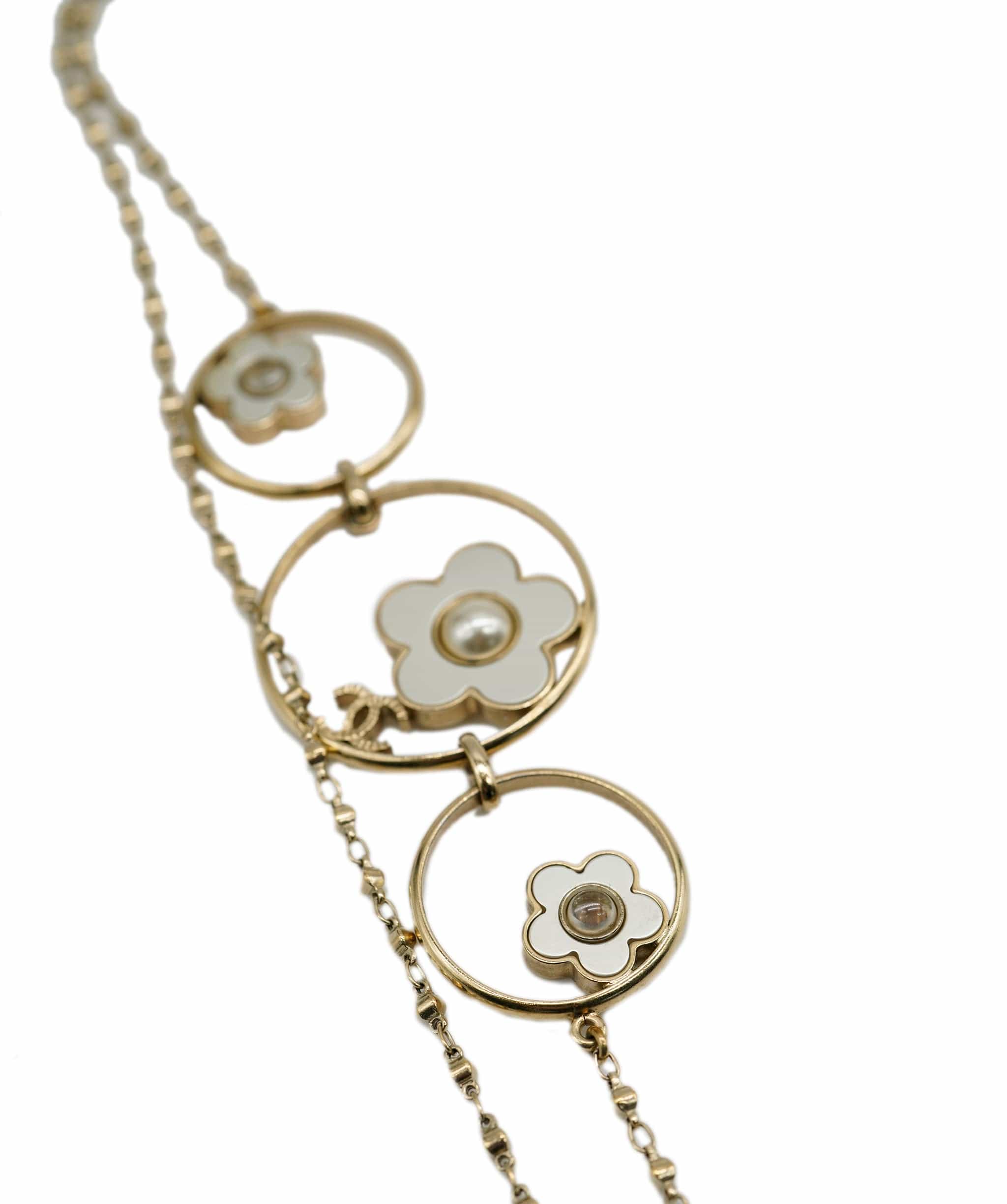 Chanel Chanel long daisy necklace, with dust case - AEC1057