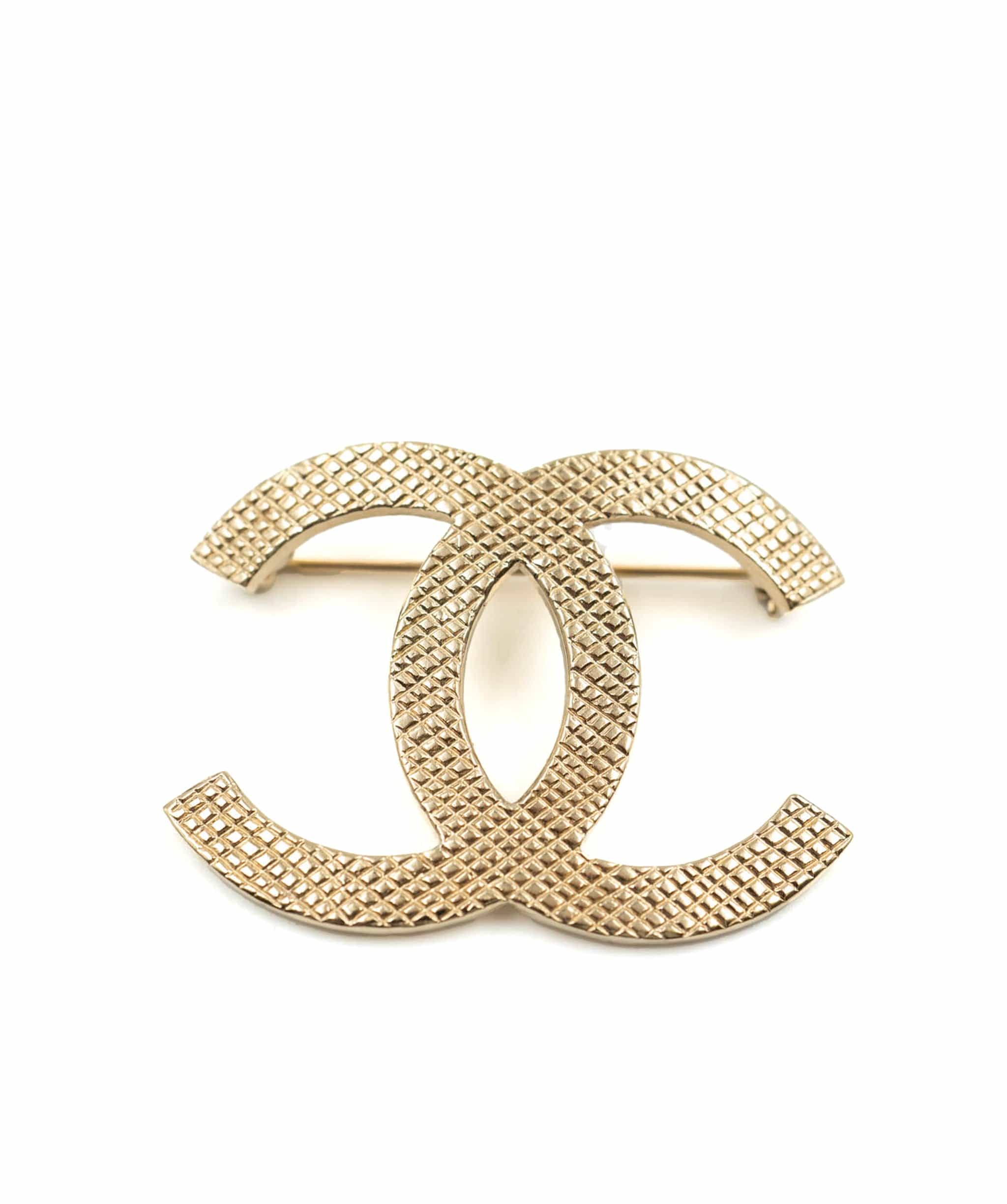Chanel Chanel Matt Gold CC brooch - AWL3758