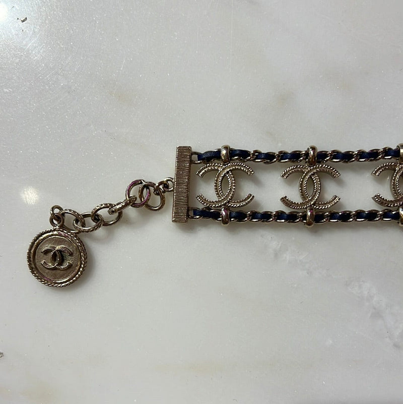 Chanel Chanel metal and navy leather CC logo bracelet, with box - AEC1058