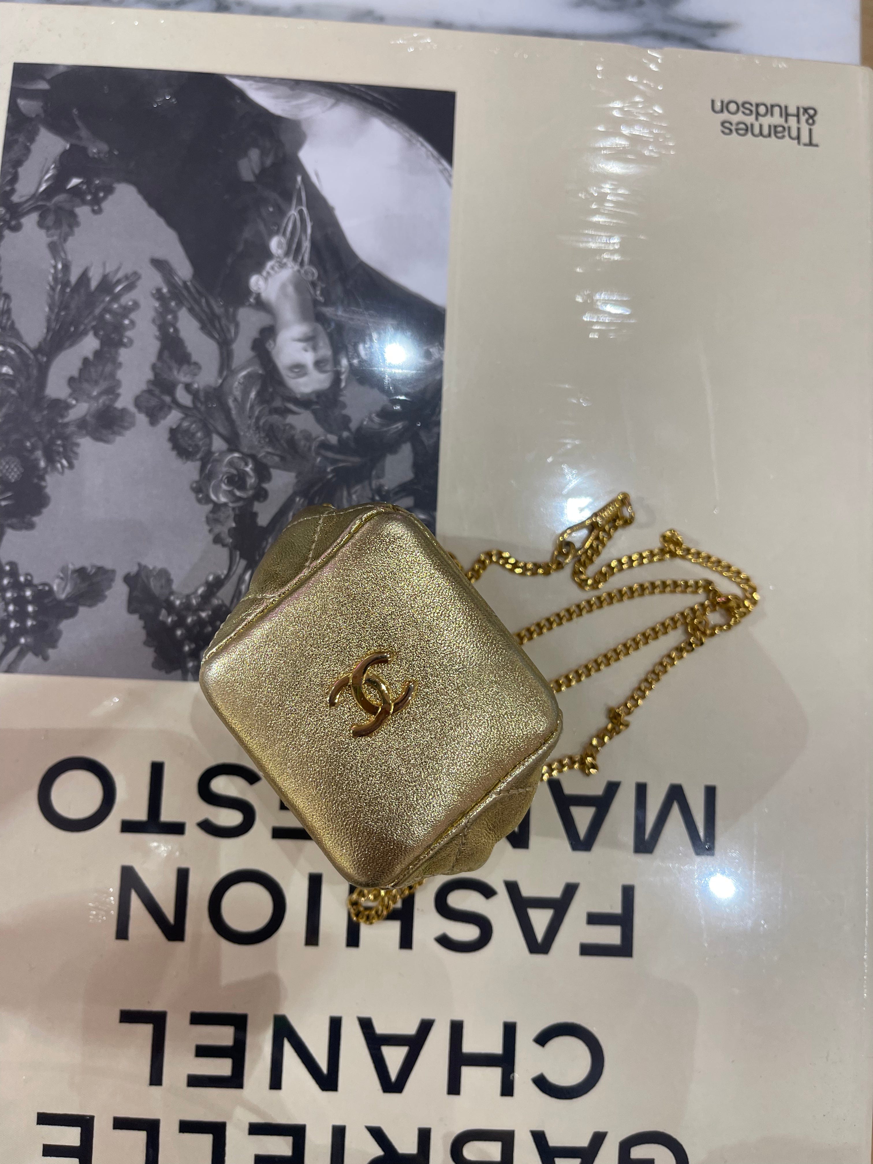 Chanel Chanel mini gold necklace bag - AWL4047