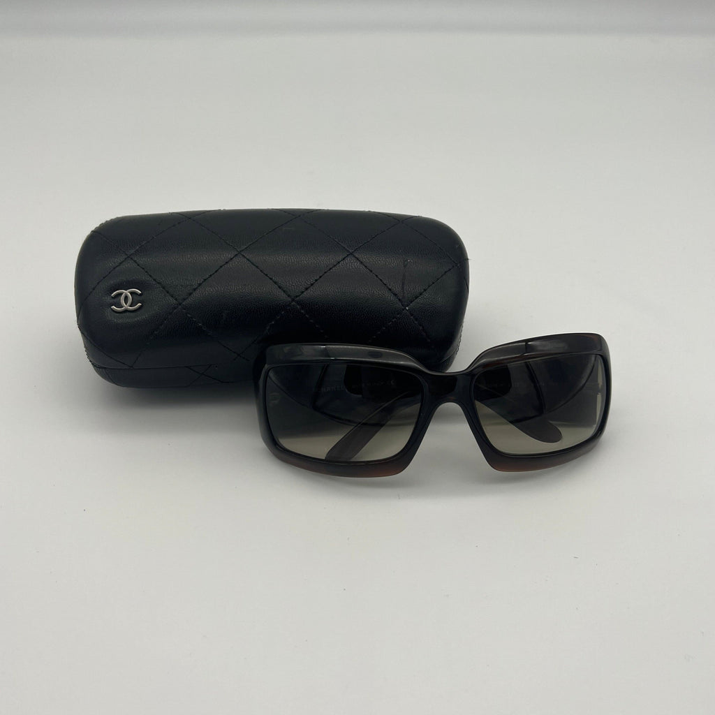 VINTAGE CHANEL MOTHER OF PEARL LOGO SUNGLASSES