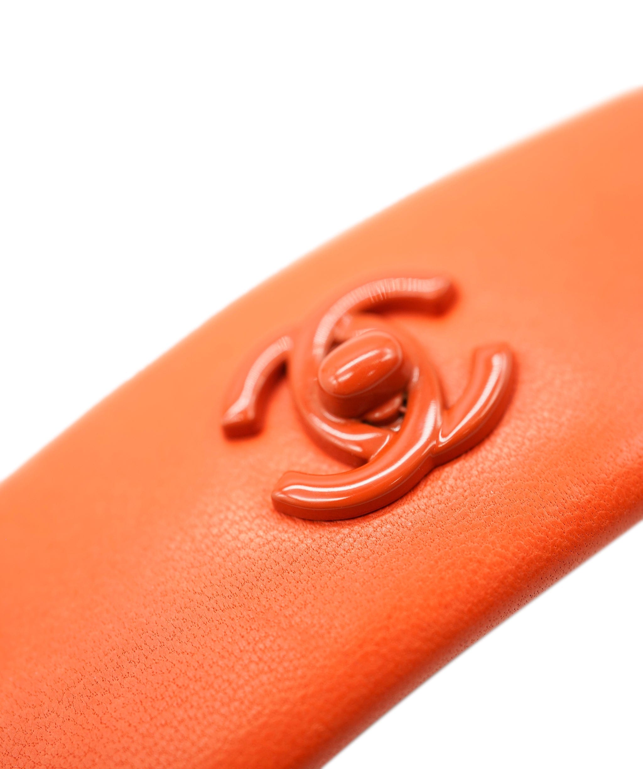 Chanel Chanel Orange CC leather berette ASL7608