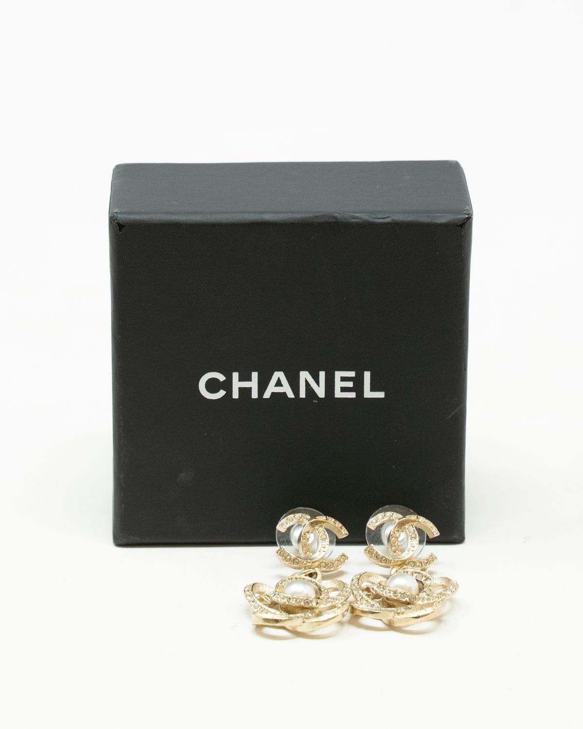 Chanel Chanel Pearl Camellia Earrings - ALL0004