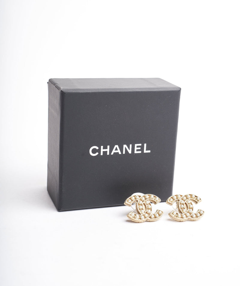Chanel Chanel pearl CC earrings studs