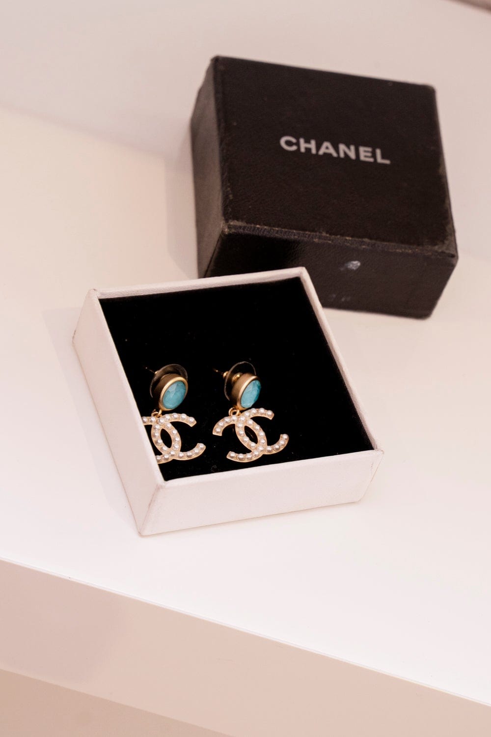 Chanel Chanel Pearl CC Gold Turquoise Stud Earrings - AGL1624