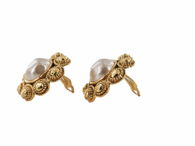 Chanel Chanel Pearl Clip On Earrings RJL1564