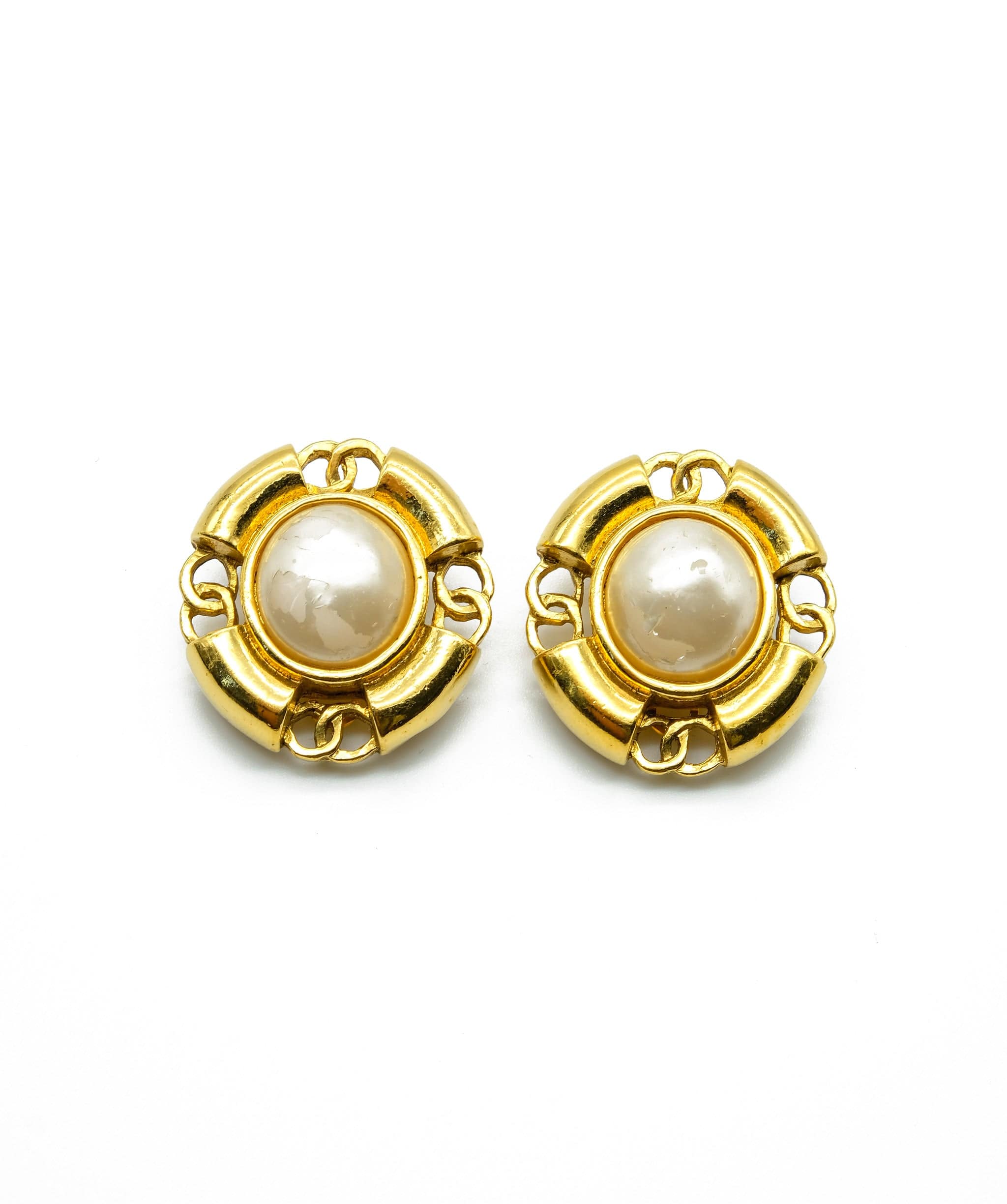 Chanel Chanel Pearl Detail CC Gold Earrings - AGL1662