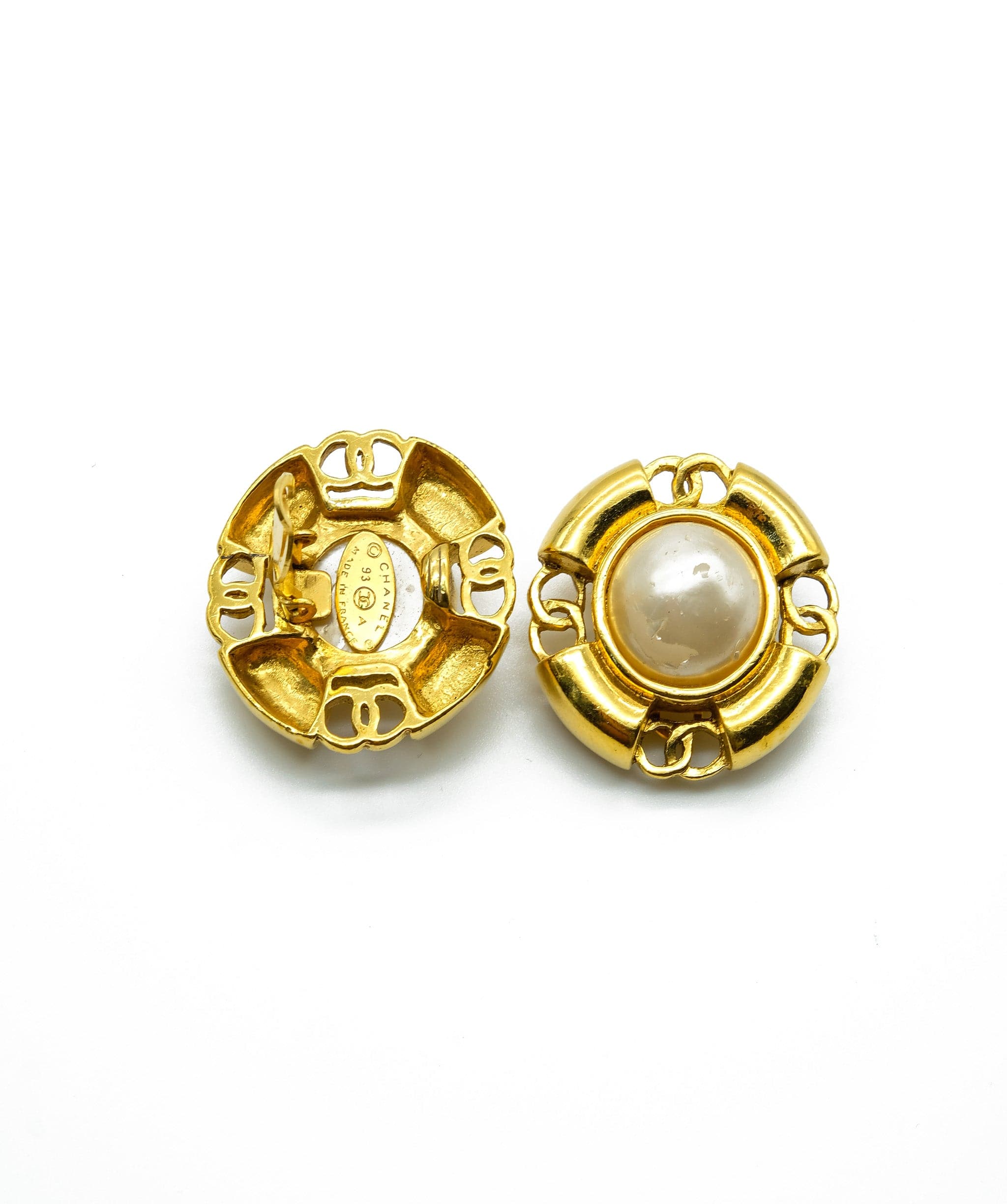 Chanel Chanel Pearl Detail CC Gold Earrings - AGL1662
