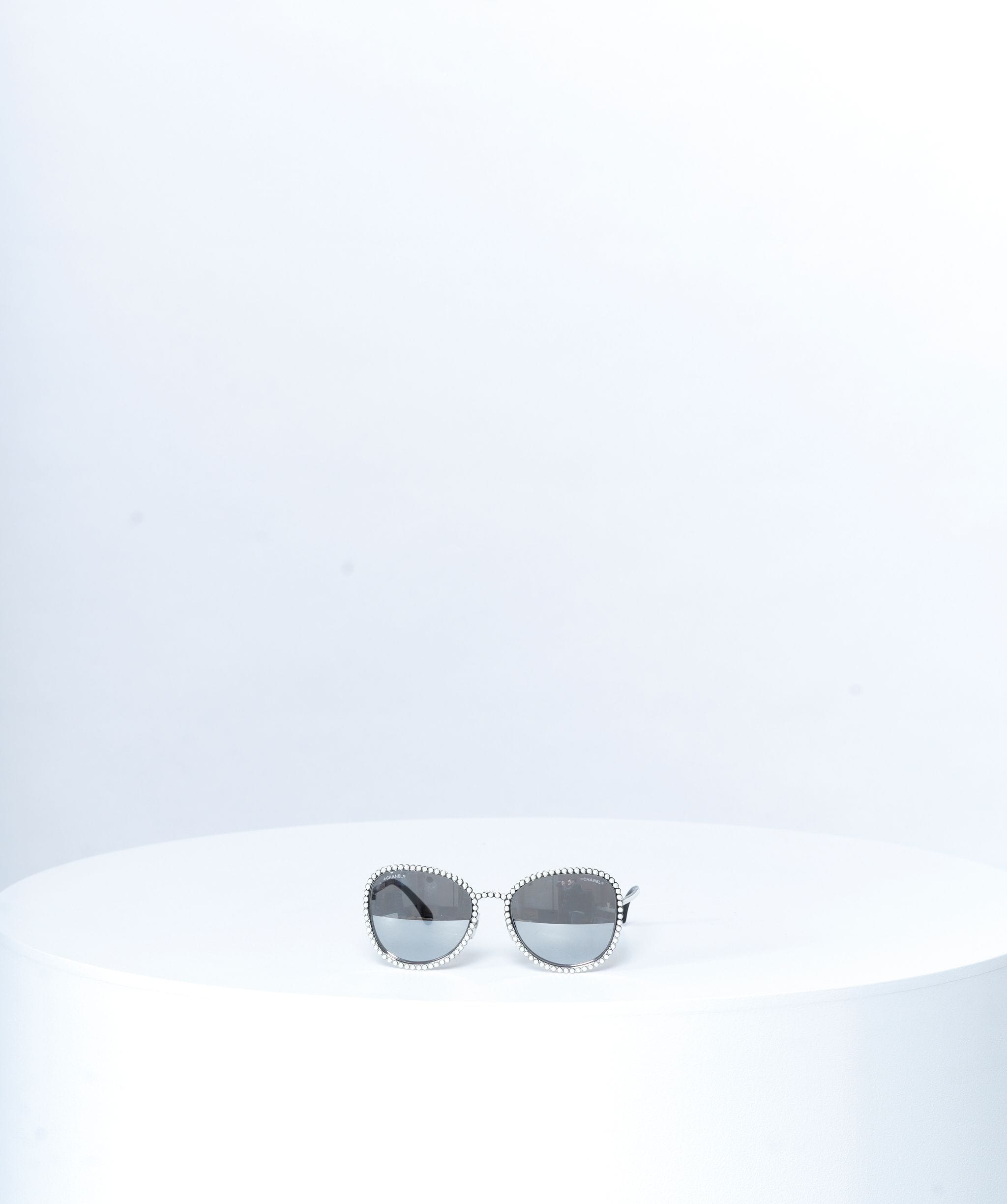 Chanel Chanel pearl detailing sunglasses