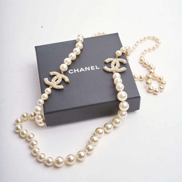 Chanel Pearl Necklace/Belt  Chanel jewelry necklace, Chanel pearl necklace,  Chanel earrings