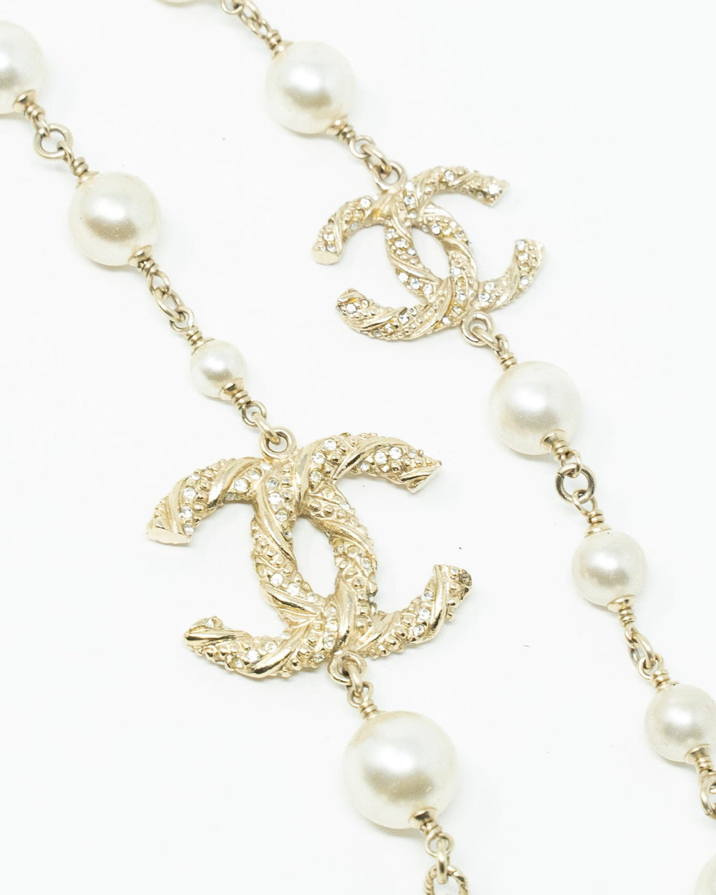 Chanel pearl necklace – LuxuryPromise