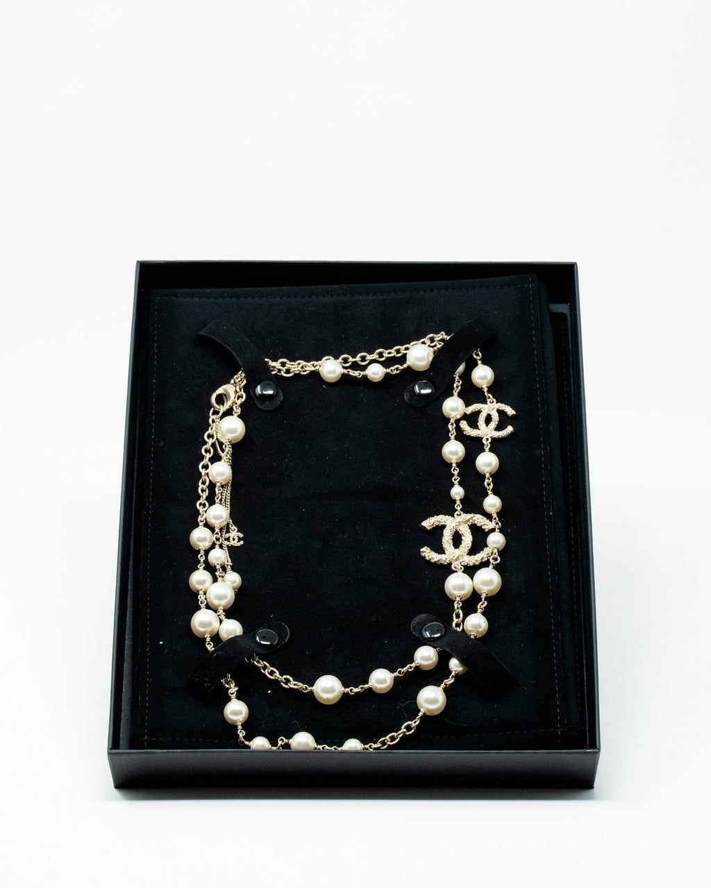 Shop CHANEL 2022 SS Chanel Pearls CHOKER REF:AB9710 by Fujistyle