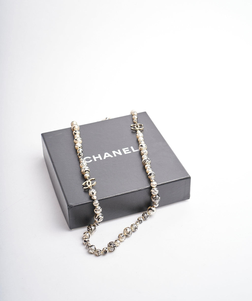 Pearl necklace Chanel Black in Pearl - 38249280
