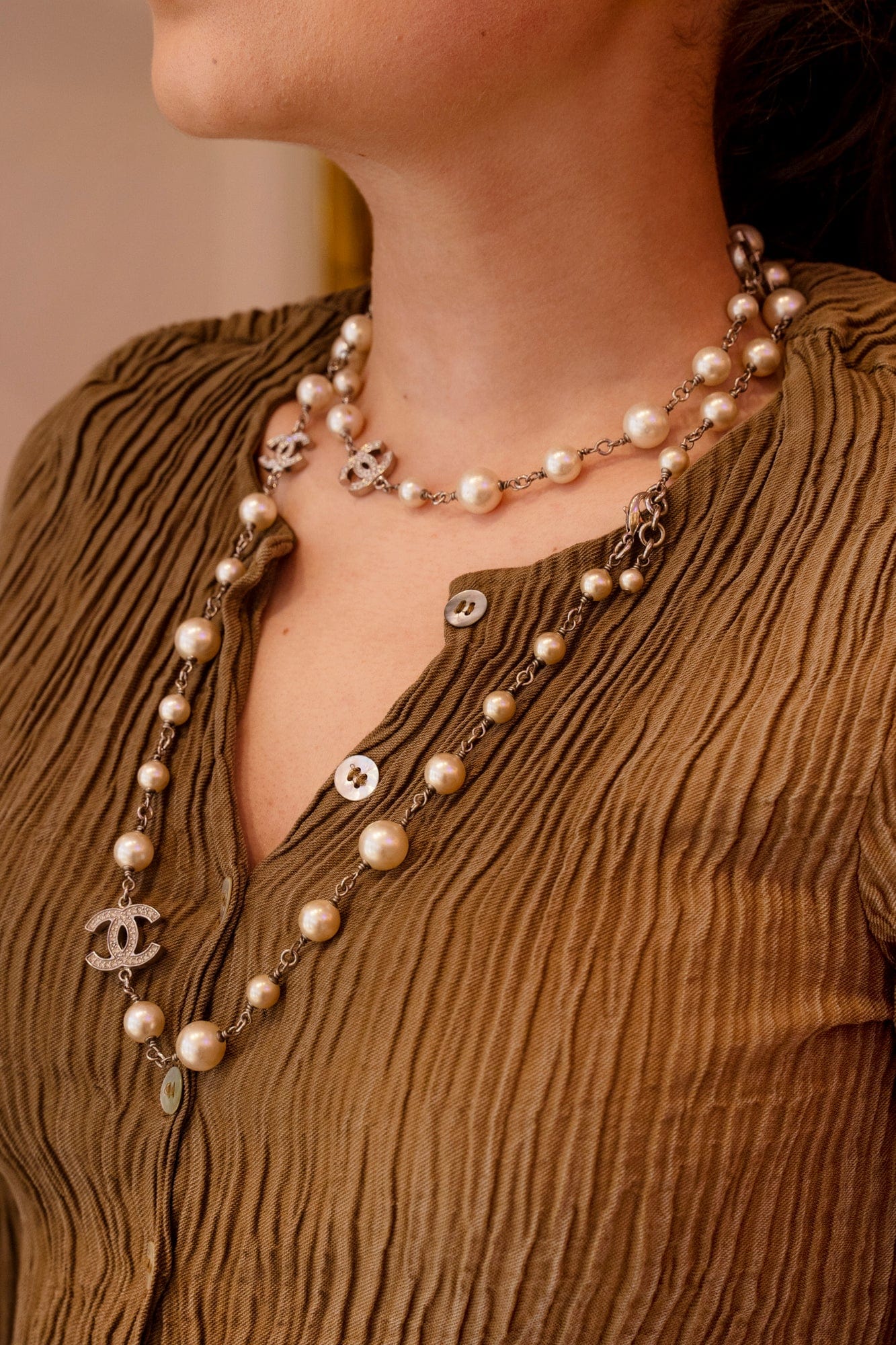 Chanel Chanel pearl necklace with CC logos - AEL1027