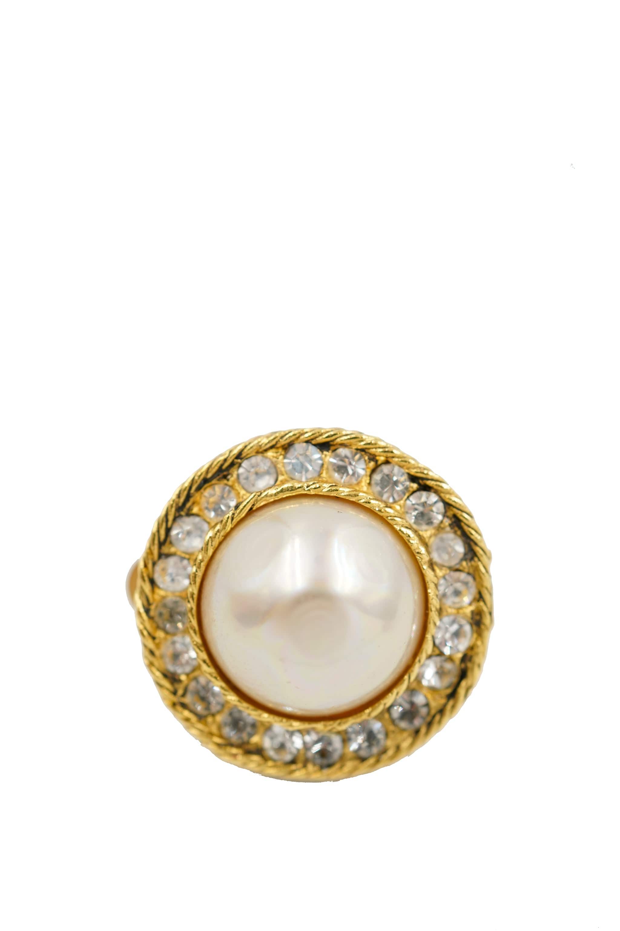 Chanel Chanel Pearl Vintage Round Clip Earrings ASL3366