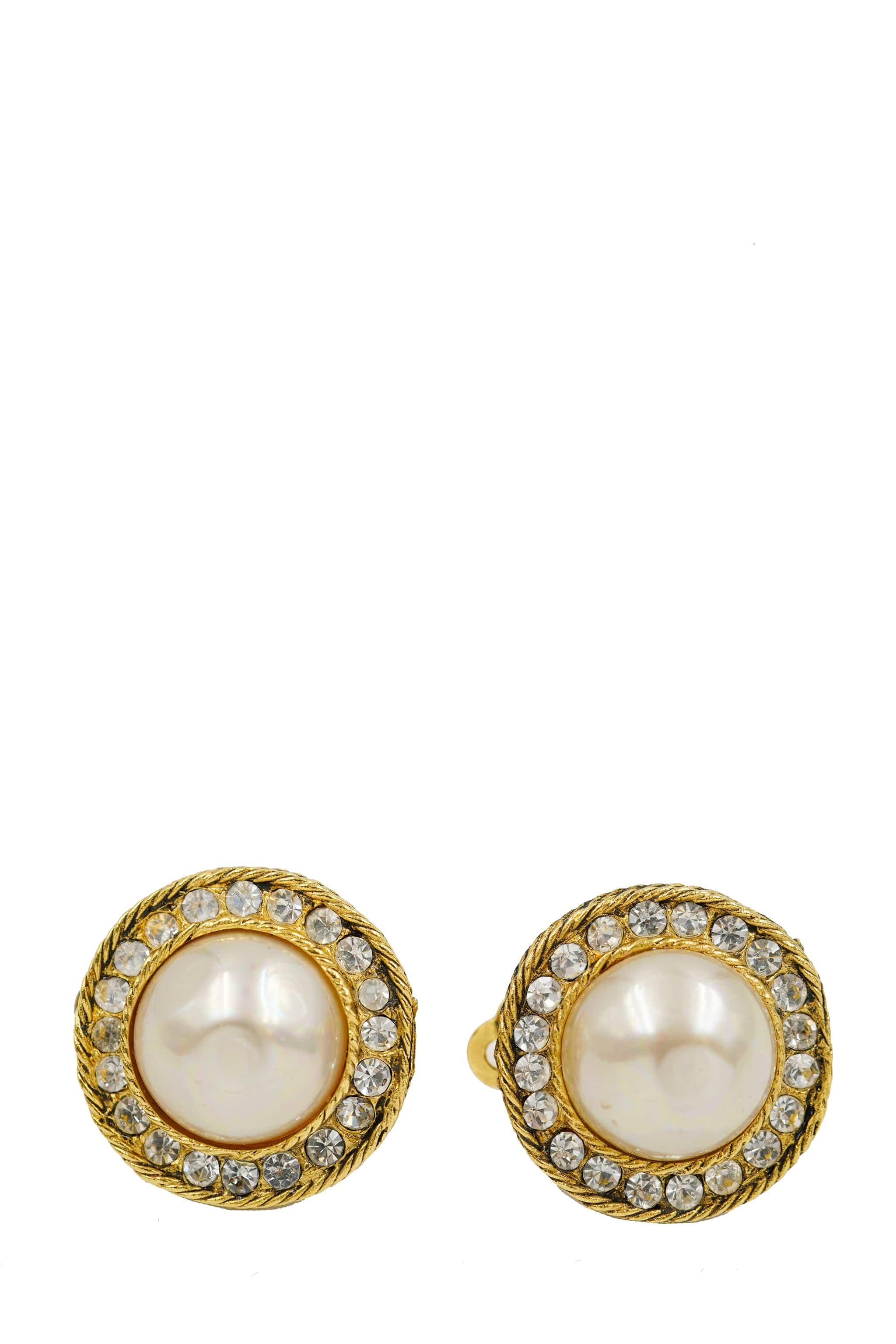 Chanel Chanel Pearl Vintage Round Clip Earrings ASL3366