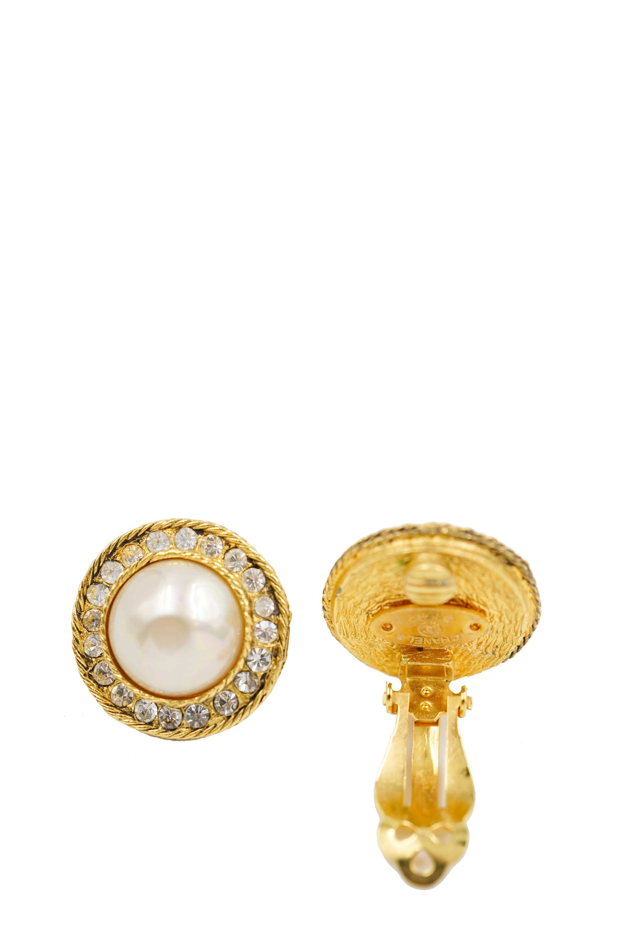 Chanel Chanel Pearl Vintage Round Clip Earrings ASL3366